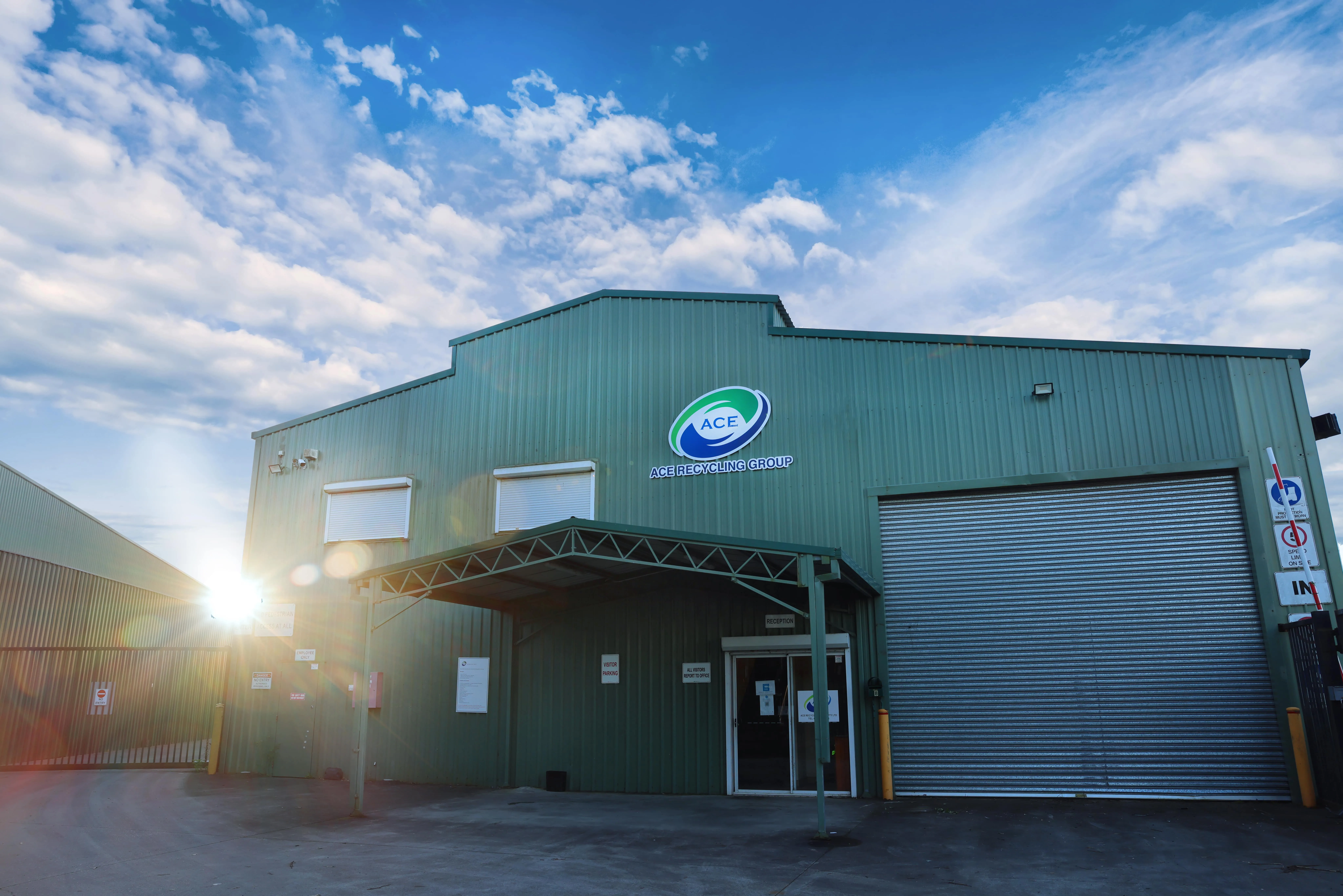 ACE RECYCLING GROUP 澳大利亚工厂外观,建筑上设有 ACE 标志